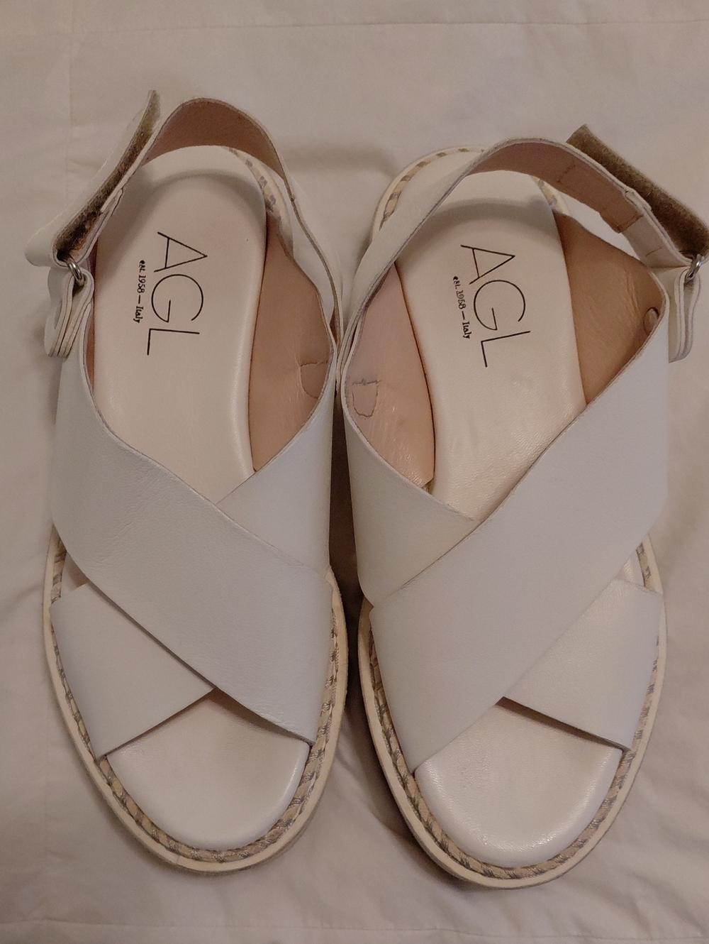 AGL Marta criss-cross sandals Off White Size 6 EUC
